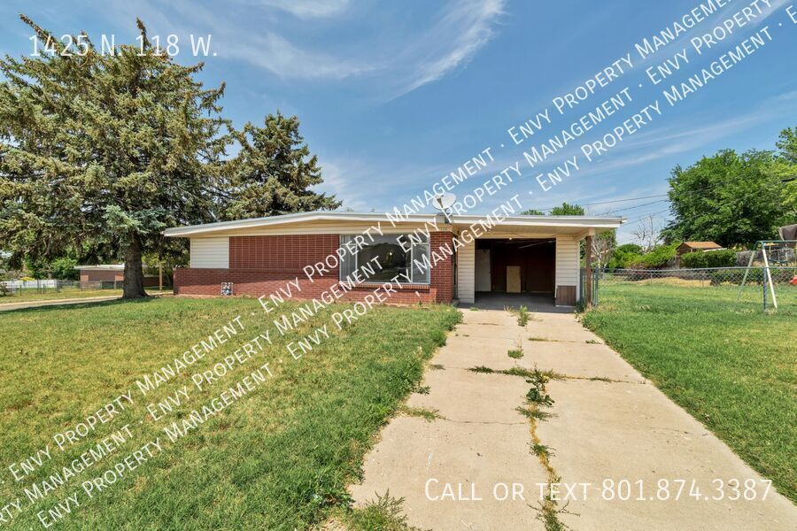 3 Bed - 1 Bath Home in Sunset - Huge Yard - Available NOW! property image