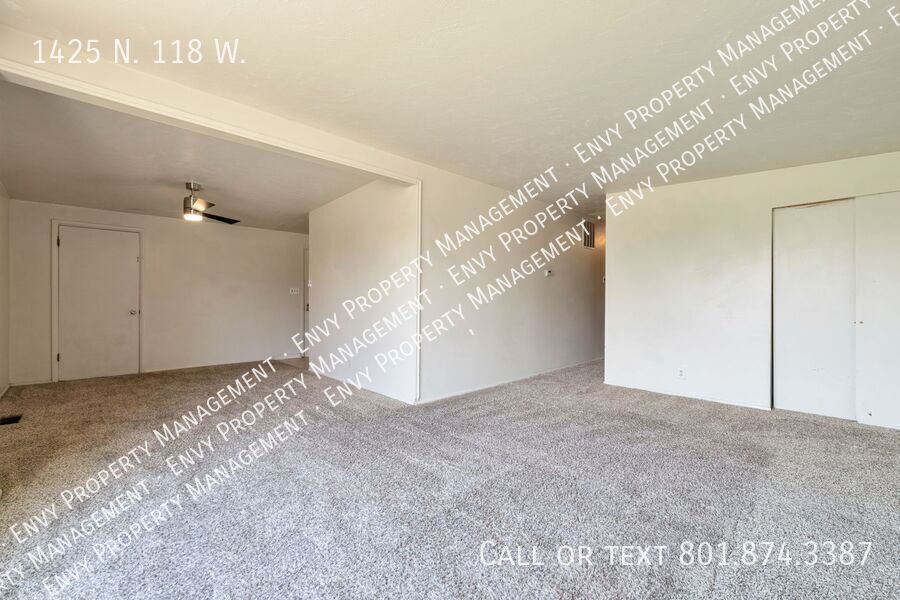 3 Bed - 1 Bath Home in Sunset - Huge Yard - Available NOW! property image