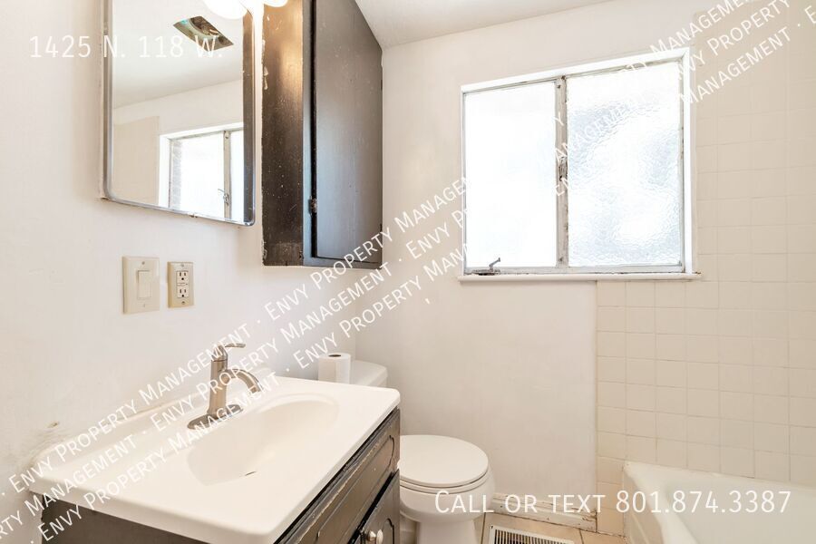 3 Bed - 1 Bath Home in Sunset - Huge Yard - Available NOW! property image