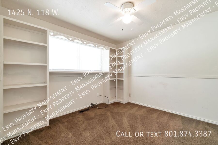 3 Bed - 1 Bath Home in Sunset - Huge Yard - Available NOW! property image