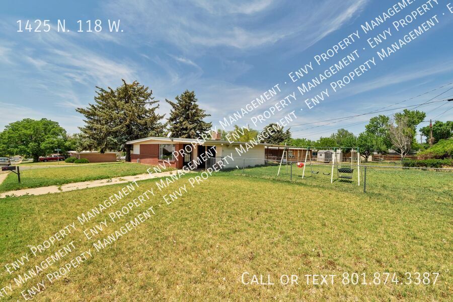 3 Bed - 1 Bath Home in Sunset - Huge Yard - Available NOW! property image