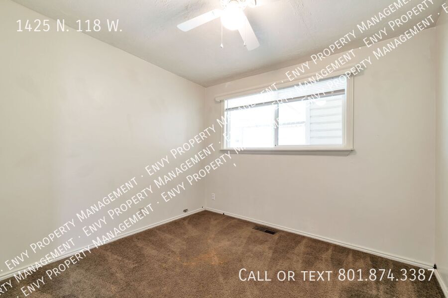 3 Bed - 1 Bath Home in Sunset - Huge Yard - Available NOW! property image