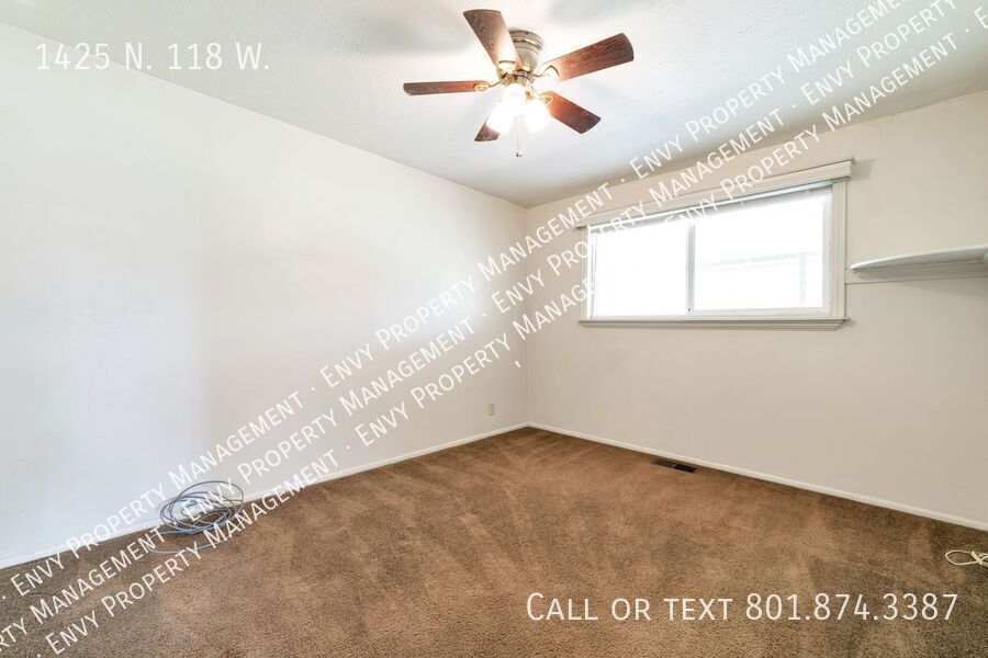 3 Bed - 1 Bath Home in Sunset - Huge Yard - Available NOW! property image