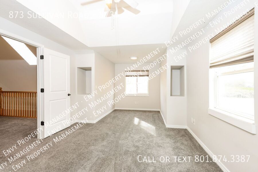 Modern 3 Bed, 3 Bath Pet-Friendly Home with Central Air & Stylish Finishes! - Available NOW! property image