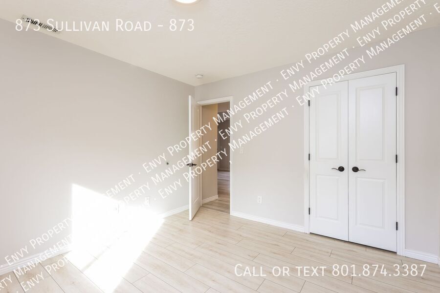 Modern 3 Bed, 3 Bath Pet-Friendly Home with Central Air & Stylish Finishes! - Available NOW! property image