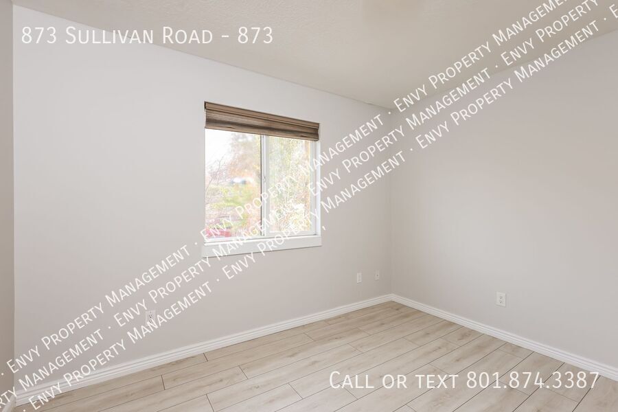 Modern 3 Bed, 3 Bath Pet-Friendly Home with Central Air & Stylish Finishes! - Available NOW! property image