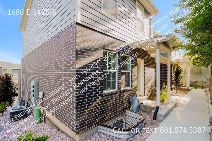 Spacious 3 Bed, 2.5 Bath Pet-Friendly Home with Central Air & 2-Car Garage! - Available NOW! property image