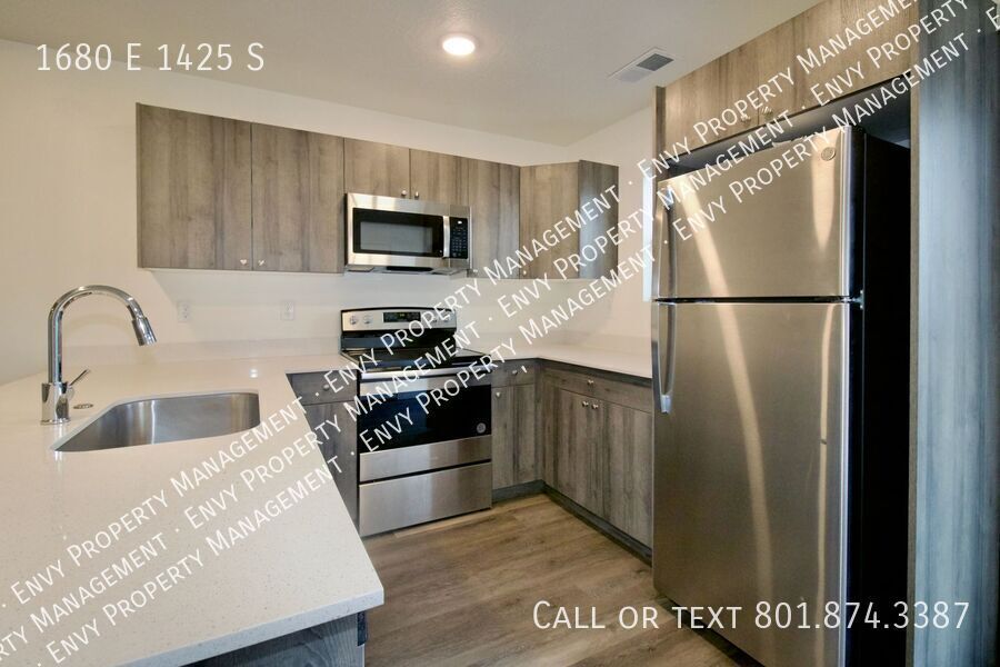 Spacious 3 Bed, 2.5 Bath Pet-Friendly Home with Central Air & 2-Car Garage! - Available NOW! property image