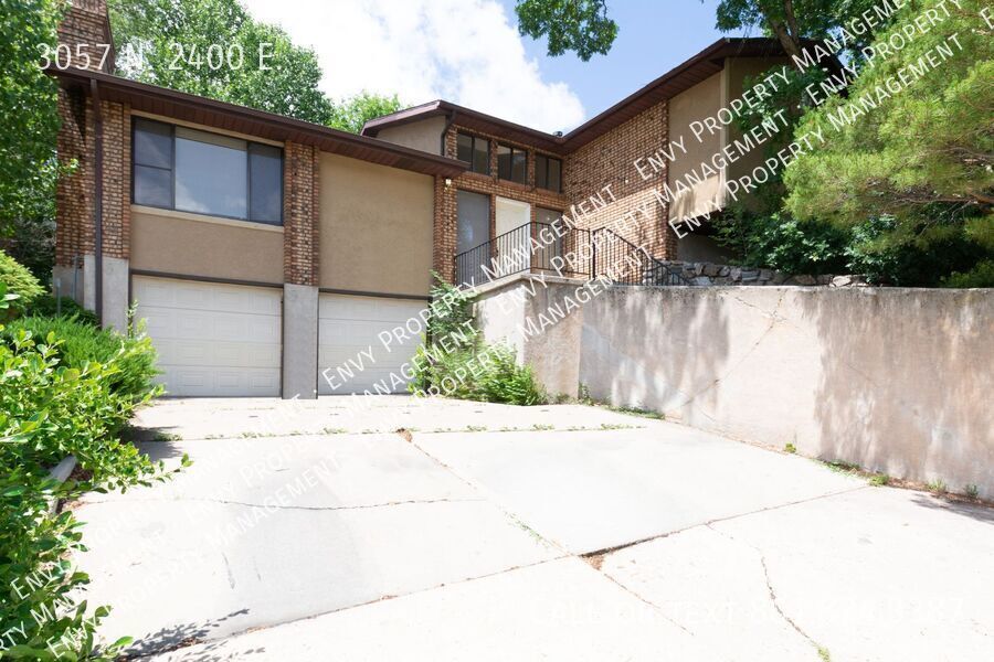 Enormous 4 Bed / 3 Bath Pet Friendly Home in East Layton! Available NOW! property image