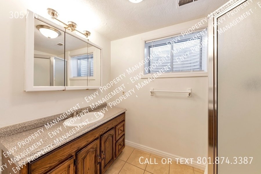 Enormous 4 Bed / 3 Bath Pet Friendly Home in East Layton! Available NOW! property image