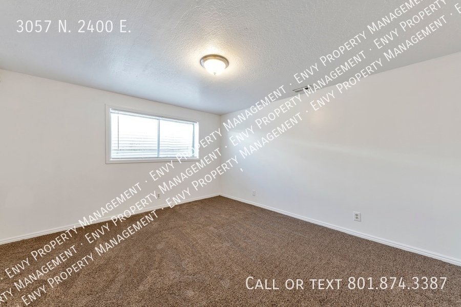 Enormous 4 Bed / 3 Bath Pet Friendly Home in East Layton! Available NOW! property image