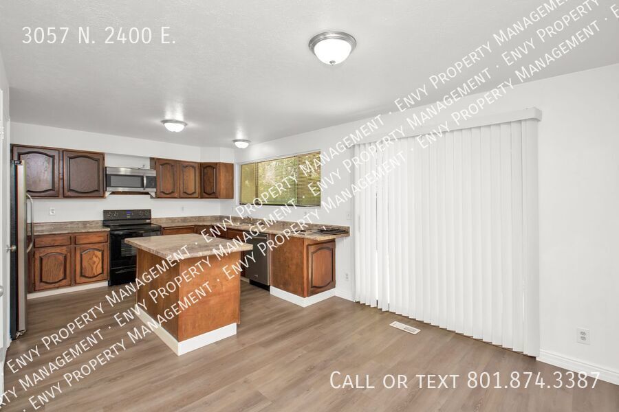 Enormous 4 Bed / 3 Bath Pet Friendly Home in East Layton! Available NOW! property image