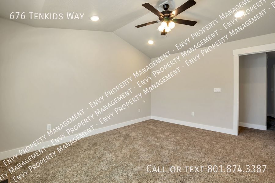 Stunning 3 Bed - 2.5 Bath Townhome in Amazing Layton Location! Available on NOW! property image