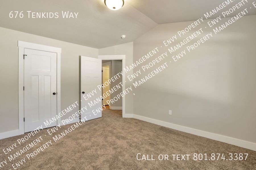 Stunning 3 Bed - 2.5 Bath Townhome in Amazing Layton Location! Available on NOW! property image