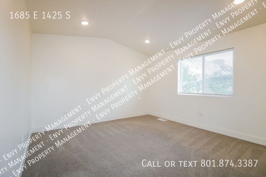 Spacious 3 Bed, 2.5 Bath Pet-Friendly Home with Central Air & Carport Parking! - Available on January 12th! property image