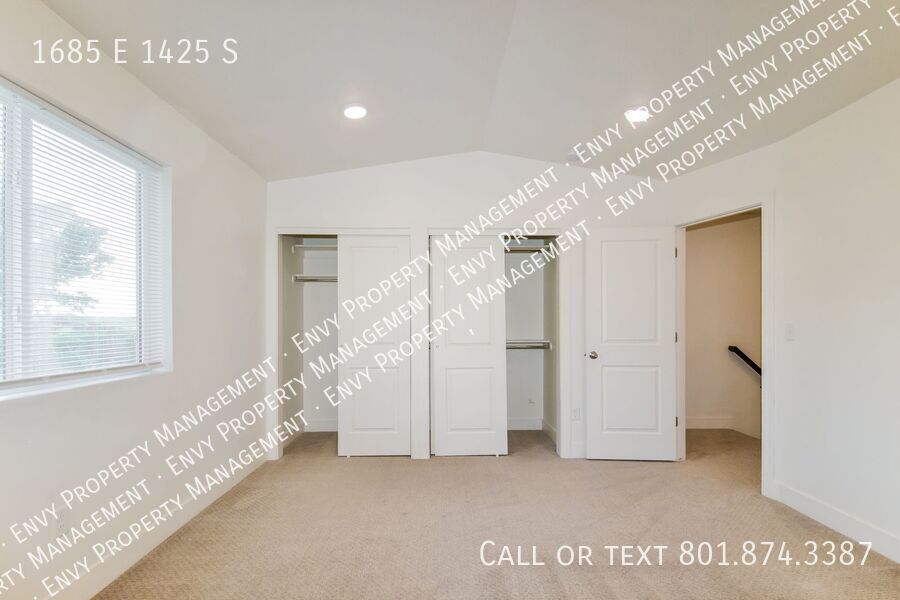 Spacious 3 Bed, 2.5 Bath Pet-Friendly Home with Central Air & Carport Parking! - Available on January 12th! property image