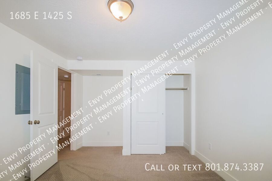 Spacious 3 Bed, 2.5 Bath Pet-Friendly Home with Central Air & Carport Parking! - Available on January 12th! property image