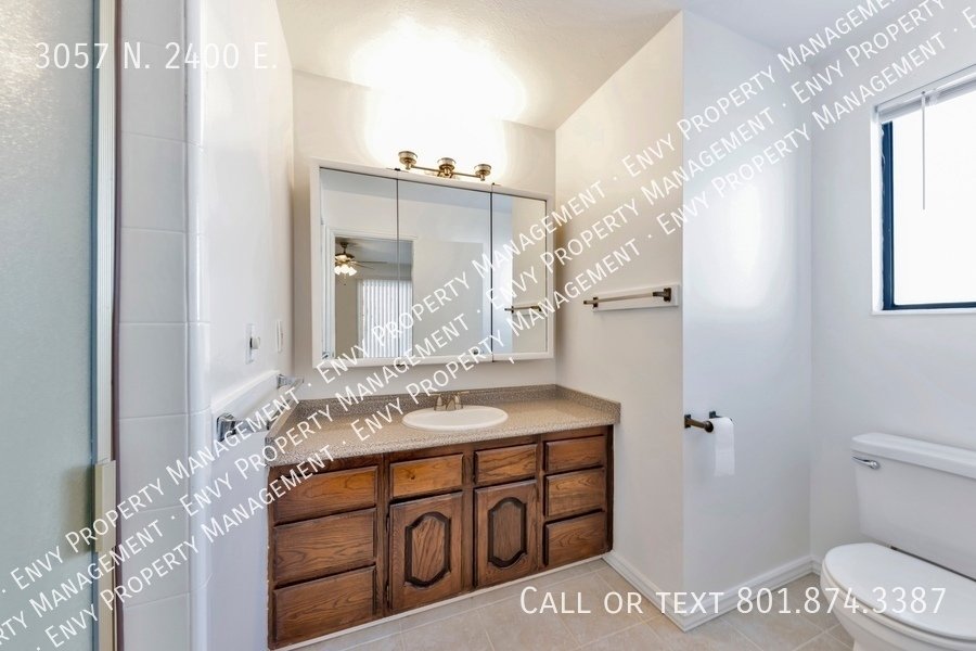 Enormous 4 Bed / 3 Bath Pet Friendly Home in East Layton! Available NOW! property image