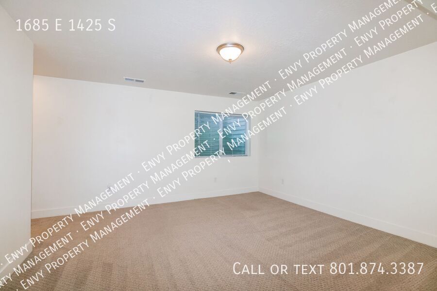 Spacious 3 Bed, 2.5 Bath Pet-Friendly Home with Central Air & Carport Parking! - Available NOW! property image