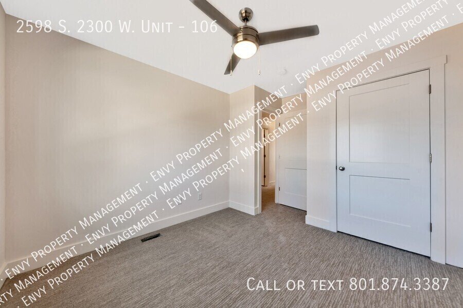 Beautiful 3 Bed, 2.5 Bath Town Home Located in the Sycamore Place Community in West Haven! Available on April 22nd! property image