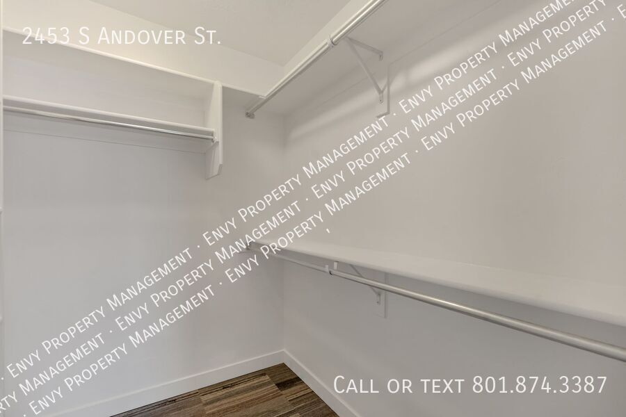 Amazing 2 Bed - 2.5 Bath Townhome in West Haven! Available NOW! property image