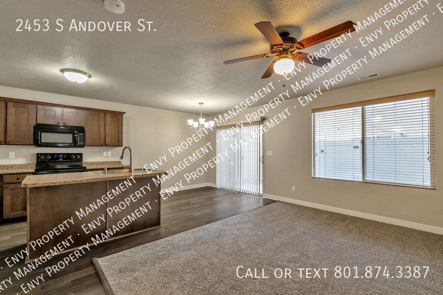 Amazing 2 Bed - 2.5 Bath Townhome in West Haven! Available NOW! property image