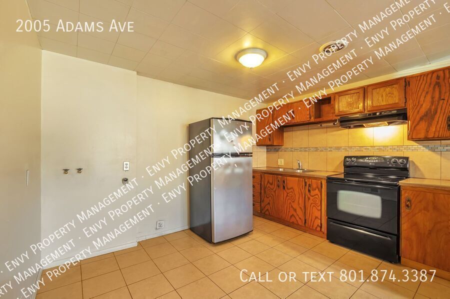 Charming Pet-Friendly 2 Bed - 1 Bath Tri-Plex Unit in Convenient Ogden Location! Available MAY 13th! property image