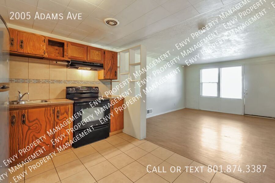 Charming Pet-Friendly 2 Bed - 1 Bath Tri-Plex Unit in Convenient Ogden Location! Available MAY 13th! property image