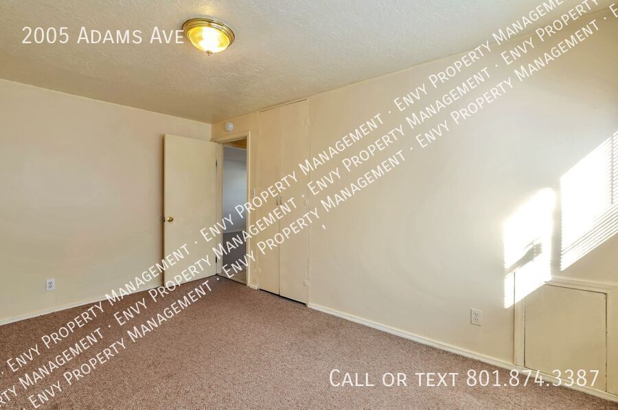 Charming Pet-Friendly 2 Bed - 1 Bath Tri-Plex Unit in Convenient Ogden Location! Available MAY 13th! property image