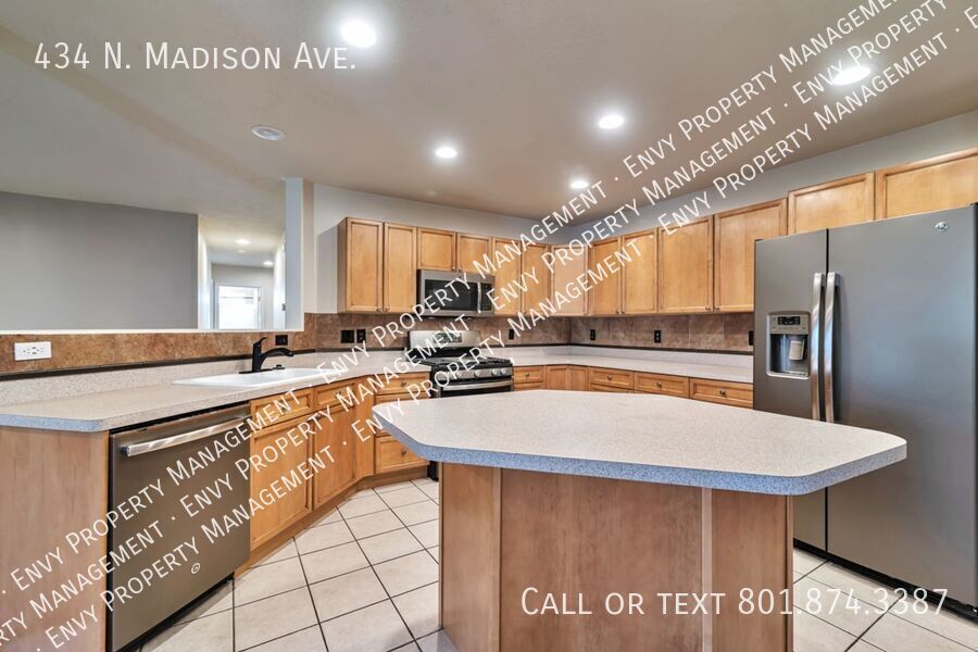 3 Bed - 2.5 Bath, Beautiful Home in Ogden - Fully Fenced Yard! property image