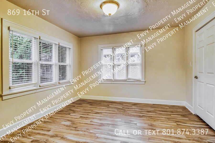 Charming 3-Bed, 1.5-Bath Home with Garage & Modern Comforts - Available NOW! property image