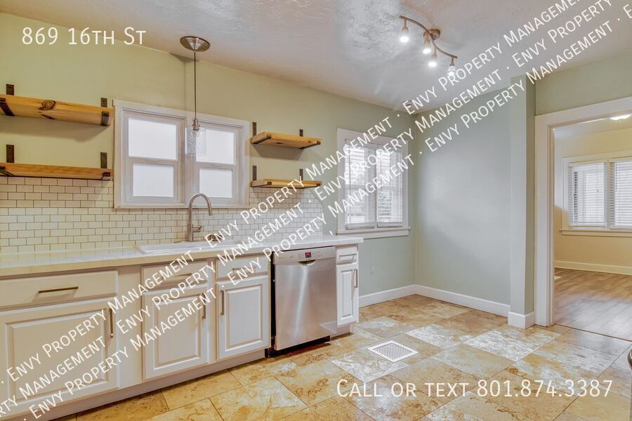 Charming 3-Bed, 1.5-Bath Home with Garage & Modern Comforts - Available NOW! property image