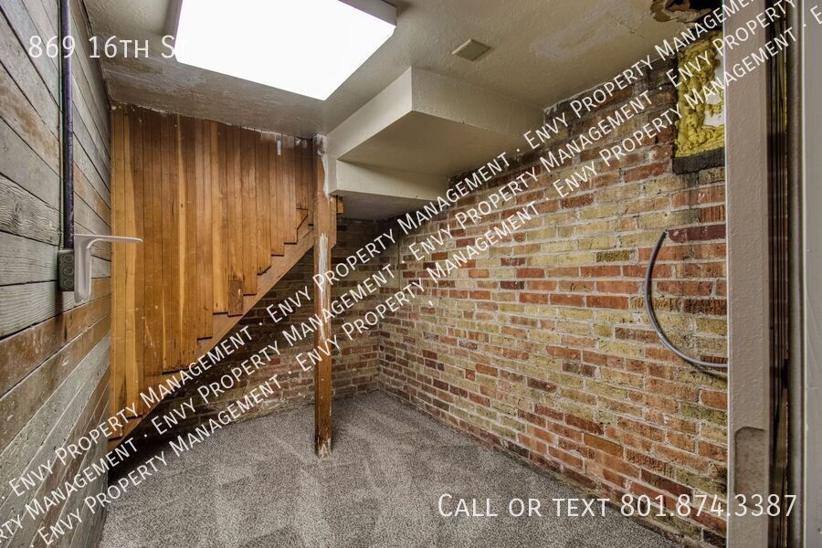 Charming 3-Bed, 1.5-Bath Home with Garage & Modern Comforts - Available NOW! property image