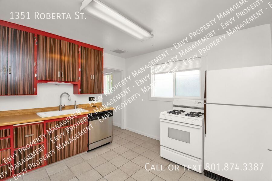 A Gardners Dream 2 Bed 1 Bath Home in Amazing SLC Location! Available on March 27th! property image