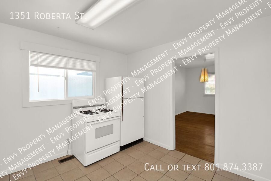 A Gardners Dream 2 Bed 1 Bath Home in Amazing SLC Location! Available on March 27th! property image