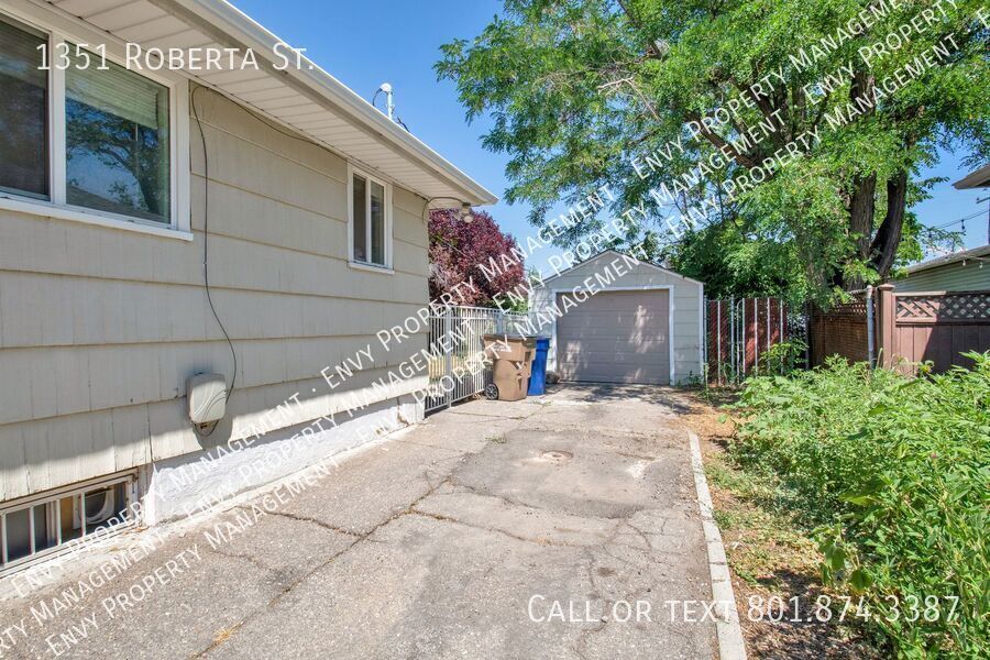 A Gardners Dream 2 Bed 1 Bath Home in Amazing SLC Location! Available on March 27th! property image