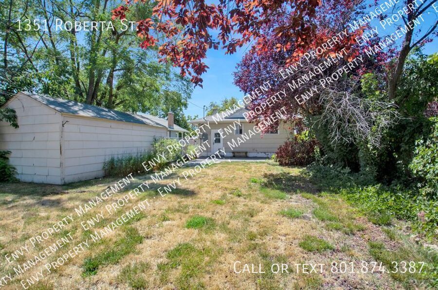 A Gardners Dream 2 Bed 1 Bath Home in Amazing SLC Location! Available on March 27th! property image