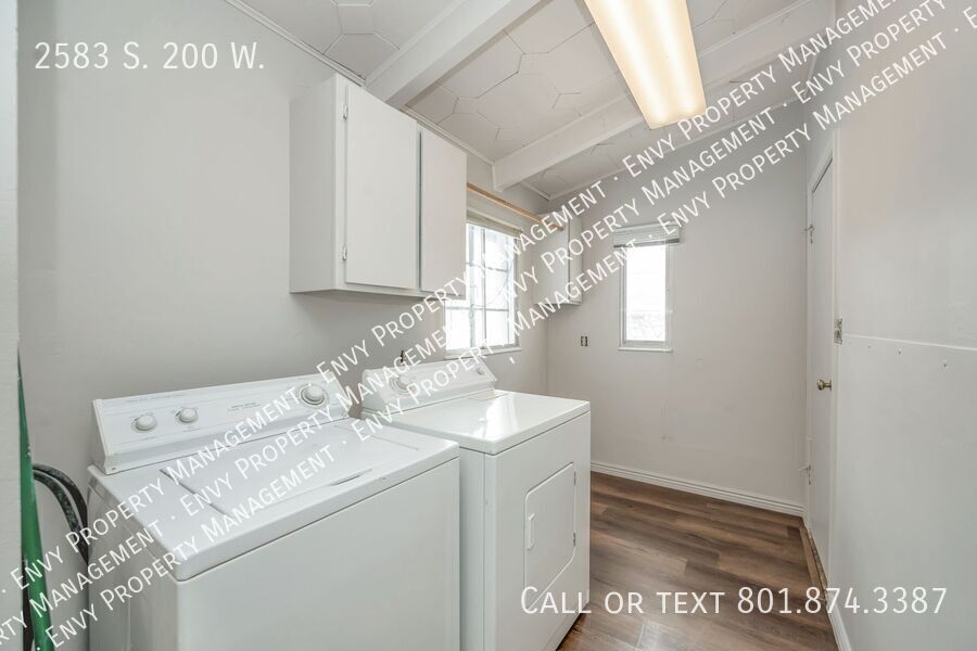 Beautiful Newly Renovated 3 Bed - 1 Bath Pet Friendly Home in Bountiful! Available on March 28th! property image