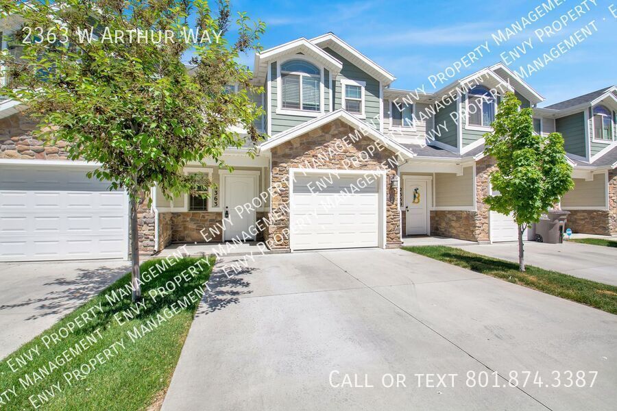 Beautiful 3 Bed, 2.5 Town Home in West Haven, Pet Friendly! Available on April 22nd! property image