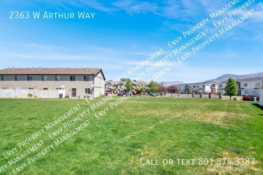 Beautiful 3 Bed, 2.5 Town Home in West Haven, Pet Friendly! Available on April 22nd! property image