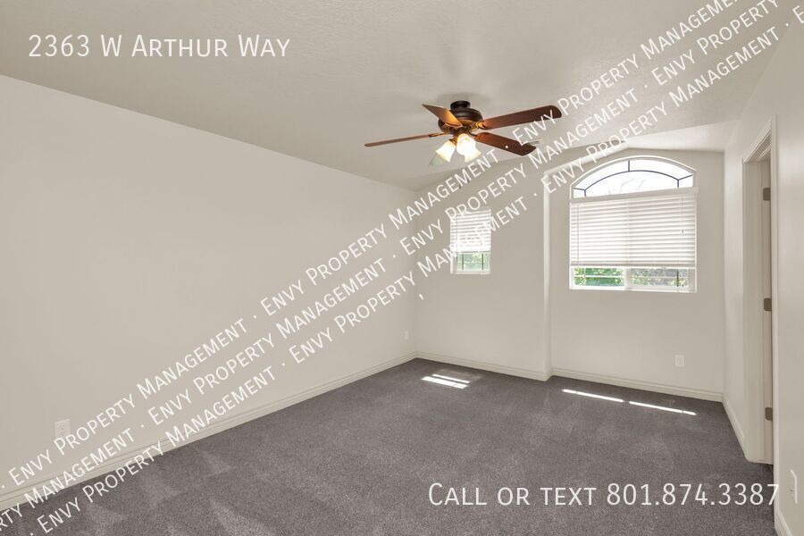 Beautiful 3 Bed, 2.5 Town Home in West Haven, Pet Friendly! Available on April 22nd! property image