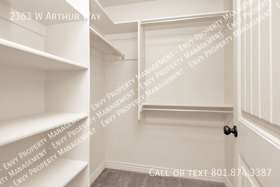 Beautiful 3 Bed, 2.5 Town Home in West Haven, Pet Friendly! Available on April 22nd! property image