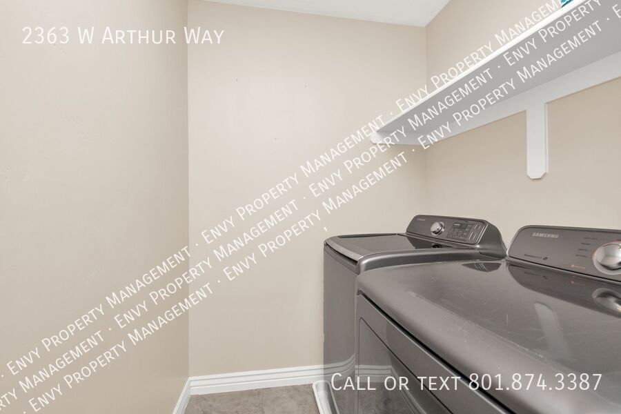 Beautiful 3 Bed, 2.5 Town Home in West Haven, Pet Friendly! Available on April 22nd! property image