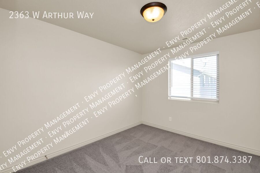 Beautiful 3 Bed, 2.5 Town Home in West Haven, Pet Friendly! Available on April 22nd! property image