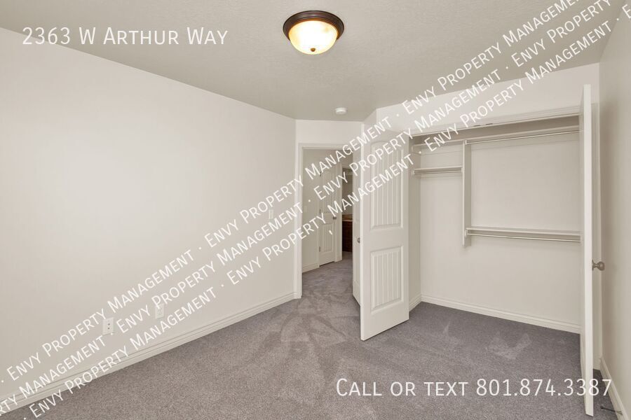 Beautiful 3 Bed, 2.5 Town Home in West Haven, Pet Friendly! Available on April 22nd! property image