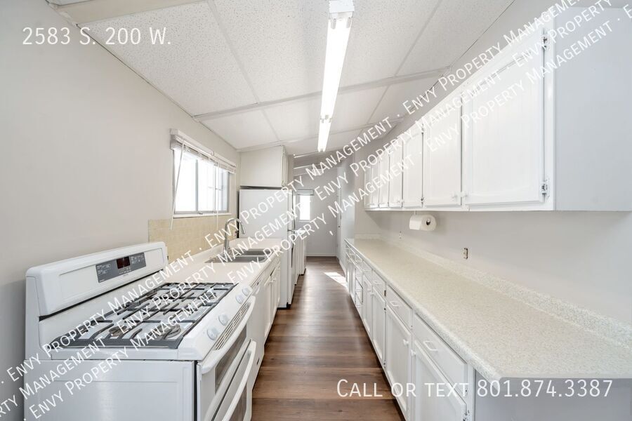 Beautiful Newly Renovated 3 Bed - 1 Bath Pet Friendly Home in Bountiful! Available NOW! property image