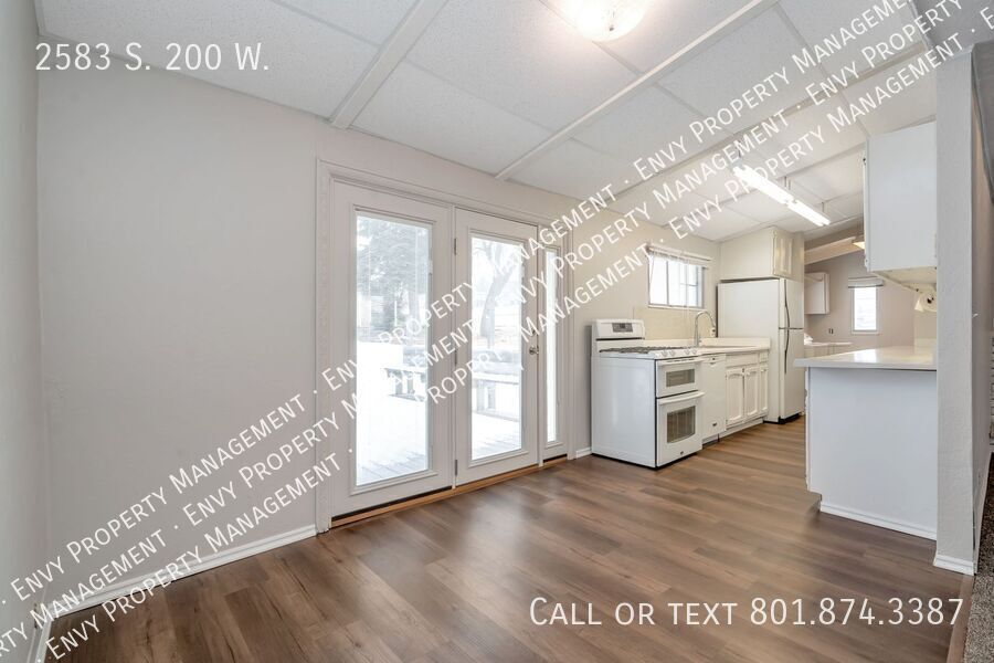 Beautiful Newly Renovated 3 Bed - 1 Bath Pet Friendly Home in Bountiful! Available NOW! property image