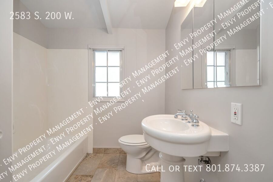 Beautiful Newly Renovated 3 Bed - 1 Bath Pet Friendly Home in Bountiful! Available NOW! property image