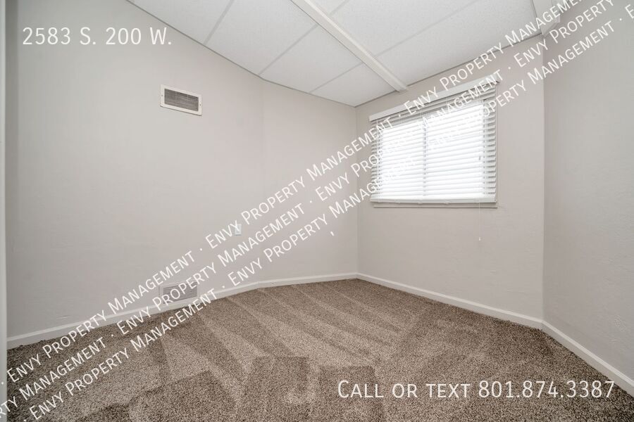 Beautiful Newly Renovated 3 Bed - 1 Bath Pet Friendly Home in Bountiful! Available NOW! property image