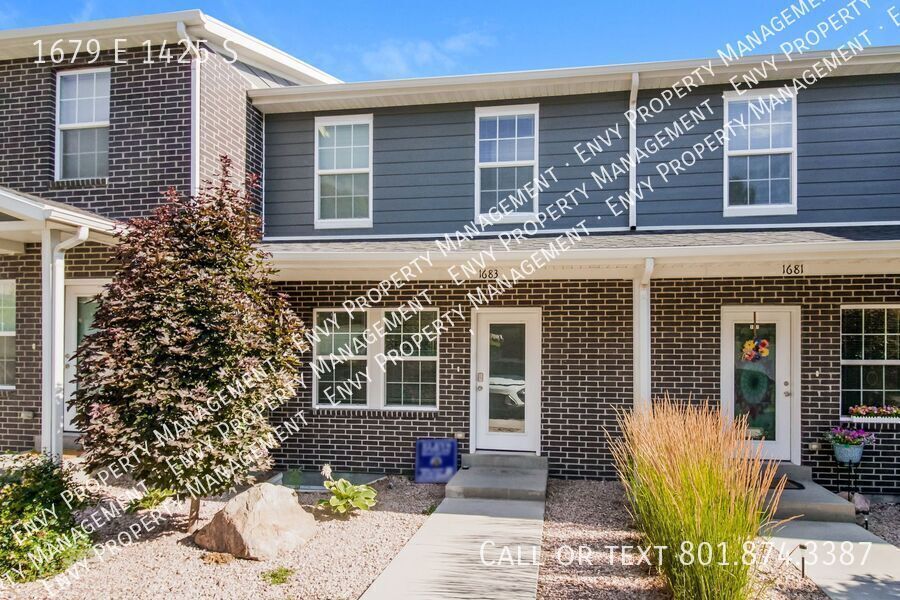 Spacious 3 Bed, 2.5 Bath Pet-Friendly Home with Central Air & Carport Parking! - Available on May 11th! property image